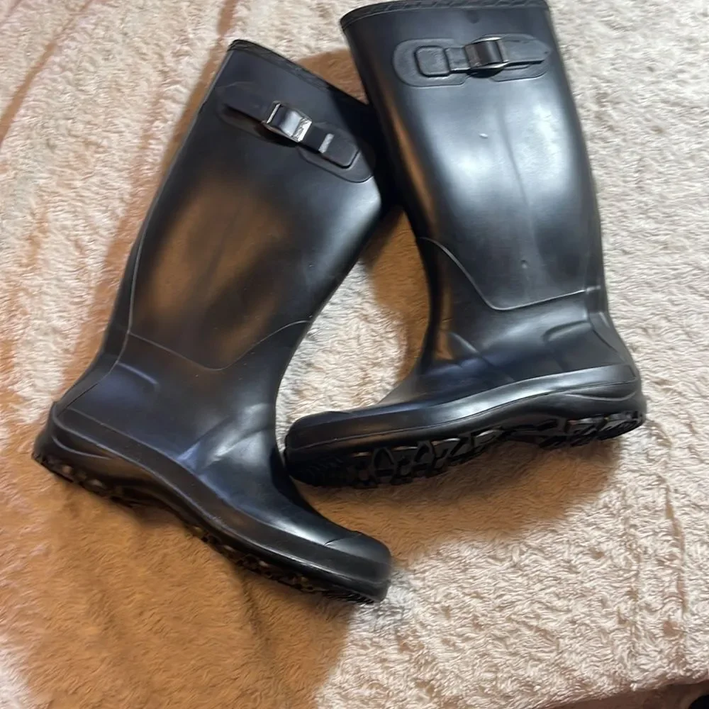 Men’s midcalf kamik rain boots size 6